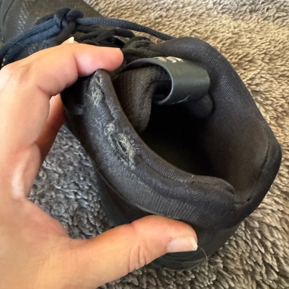 NIKE Kyrie 4 Blackouts Kids Basketball Shoes - Picture 3 of 11